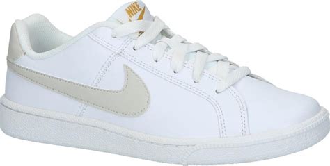 nike gym schoenen met witte zolen